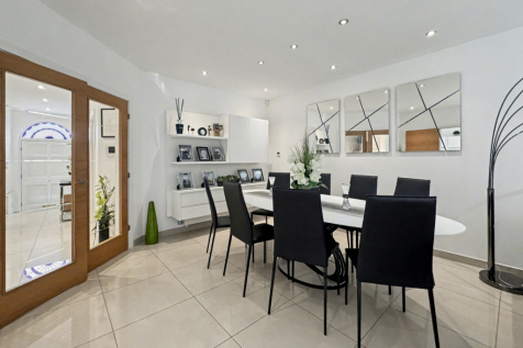 Open Plan Lounge / Dining Room