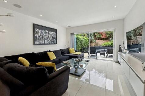 Open Plan Lounge / Dining Room