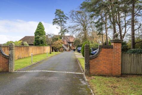 Holcombe Down House entrance