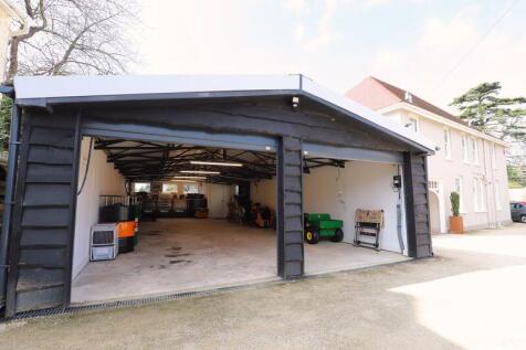Outbuilding/Garage