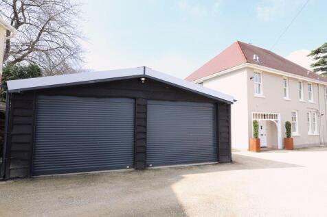 Garage/outbuilding
