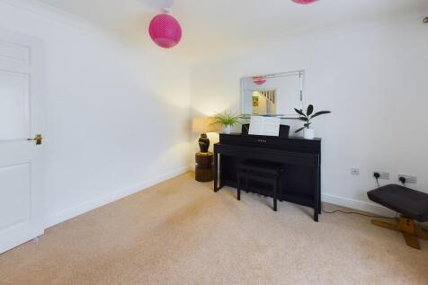 CAM02545G0-PR0334-STILL009