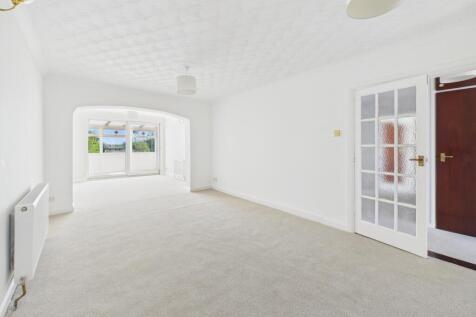 CAM02545G0-PR0372-STILL009