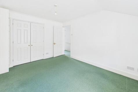 CAM02545G0-PR0390-STILL013