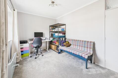 CAM02545G0-PR0393-STILL009