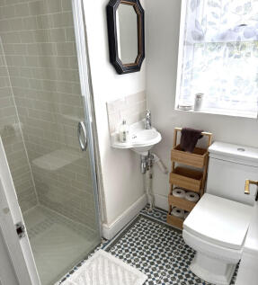 Edit shower room.JPG
