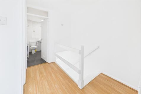 CAM02545G0-PR0409-STILL020