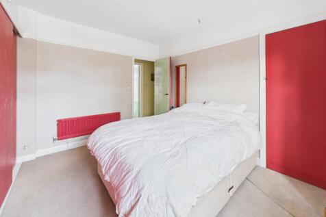 CAM02545G0-PR0526-STILL009