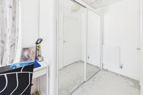 CAM02519G0-PR0302-STILL012