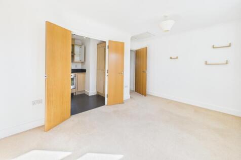 CAM02545G0-PR0502-STILL003