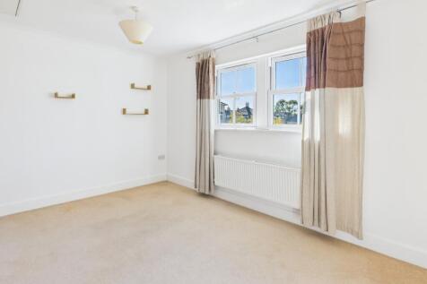 CAM02545G0-PR0502-STILL006