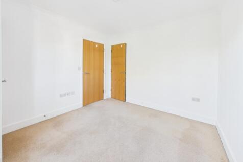 CAM02545G0-PR0502-STILL010