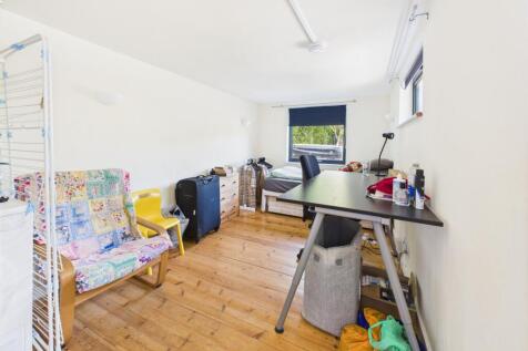 CAM02545G0-PR0468-STILL028
