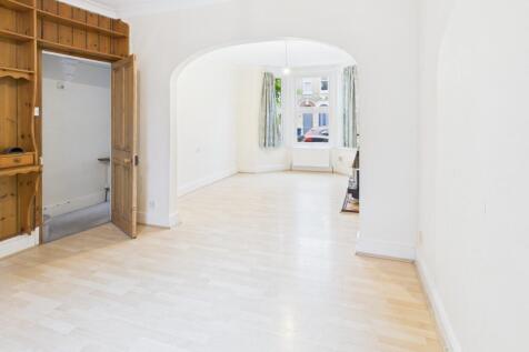 CAM02545G0-PR0504-STILL004