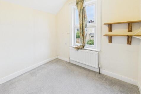 CAM02545G0-PR0504-STILL007