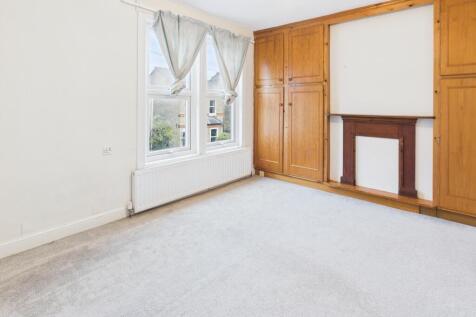 CAM02545G0-PR0504-STILL009