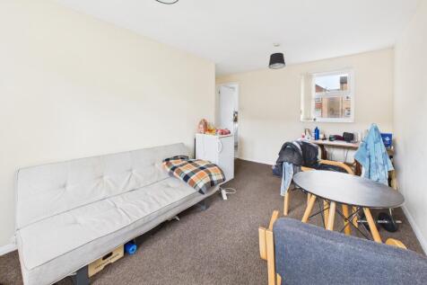 CAM02545G0-PR0478-STILL009