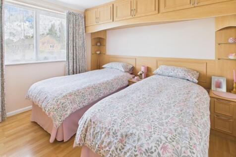 CAM02519G0-PR0339-STILL008