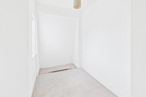 CAM02519G0-PR0348-STILL014