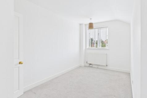 CAM02519G0-PR0348-STILL015