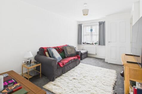 CAM02519G0-PR0262-STILL008