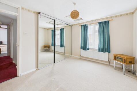 CAM02545G0-PR0508-STILL020