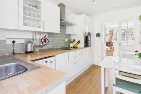 CAM02519G0-PR0345-STILL011