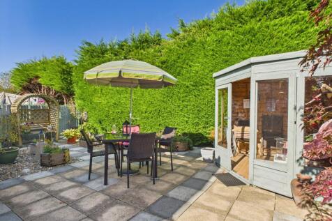 CAM02519G0-PR0345-STILL008