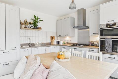 CAM02519G0-PR0351-STILL018