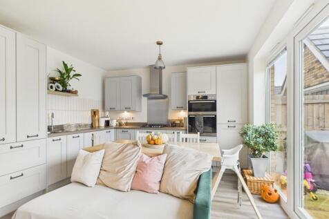 CAM02519G0-PR0351-STILL017