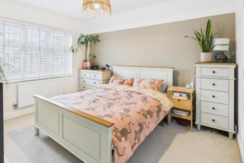 CAM02519G0-PR0351-STILL014