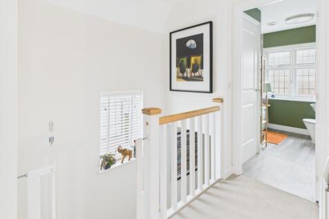 CAM02519G0-PR0351-STILL010