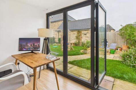 CAM02519G0-PR0351-STILL030