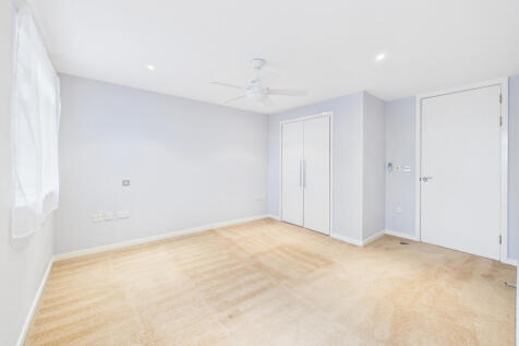 CAM02545G0-PR0515-STILL007