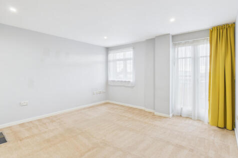 CAM02545G0-PR0515-STILL001