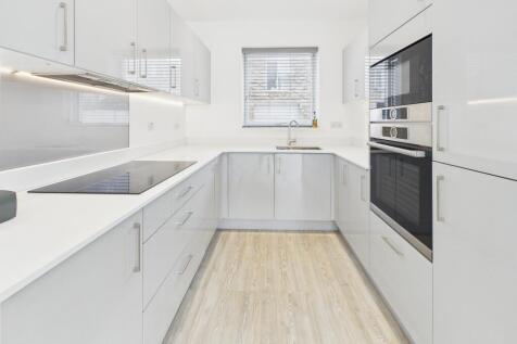 CAM02545G0-PR0471-STILL009