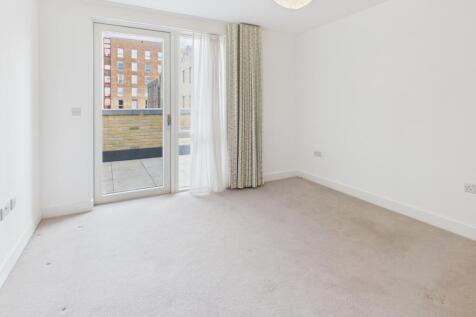 CAM02545G0-PR0471-STILL018