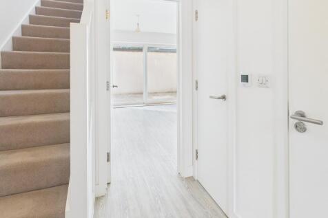 CAM02545G0-PR0471-STILL004