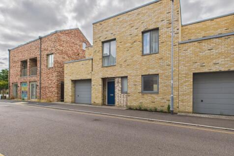 CAM02545G0-PR0471-STILL002