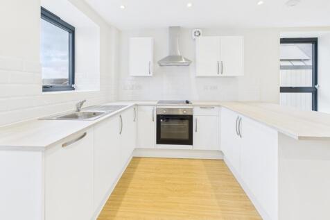 CAM02519G0-PR0353-STILL007