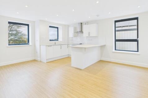 CAM02519G0-PR0353-STILL005