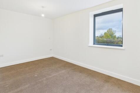 CAM02519G0-PR0353-STILL002