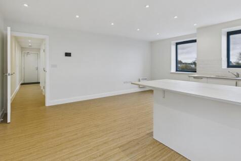 CAM02519G0-PR0353-STILL006