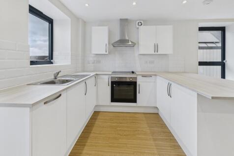 CAM02519G0-PR0353-STILL007