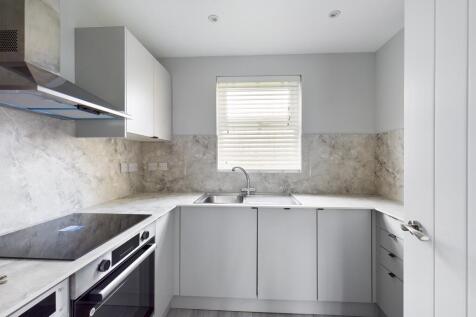 CAM00227P1-PR0477-STILL02