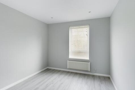 CAM00227P1-PR0477-STILL03