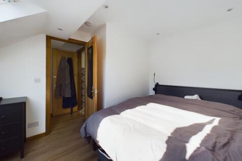 CAM02545G0-PR0263-STILL022