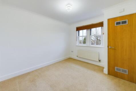 CAM02545G0-PR0320-STILL002