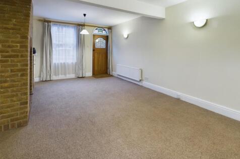 CAM02545G0-PR0303-STILL001