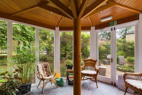 CAM02519G0-PR0007-STILL008